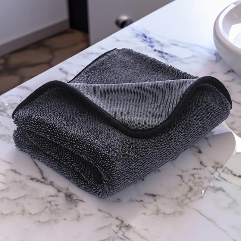 Gedraaide microvezeldoek voor het wassen van auto's en het reinigen van ruiten